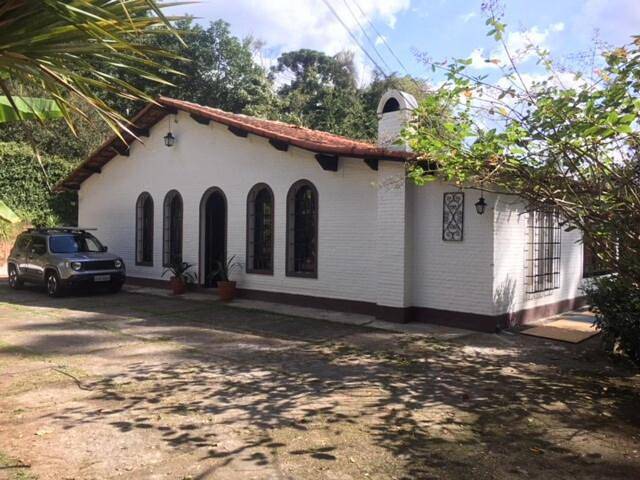 Casas e apartamentos de temporada para 8 pessoas, com piscina e jardim em Itapecerica da Serra
