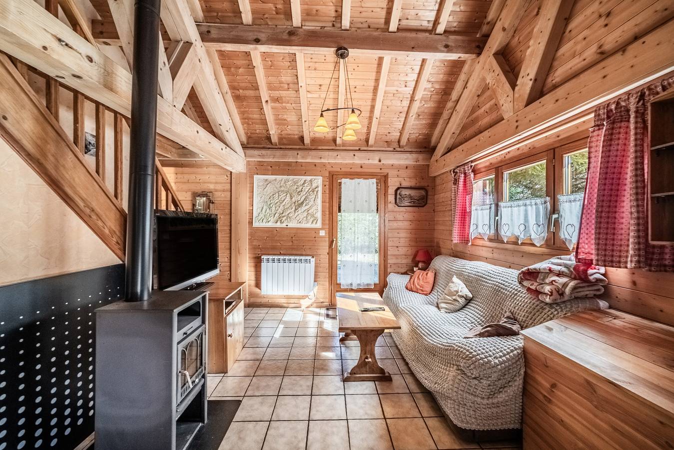Chalet « 7p Confort - Le Refuge » avec vue montagne, terrasse privée et Wi-Fi in Verchaix, Région de Bonneville