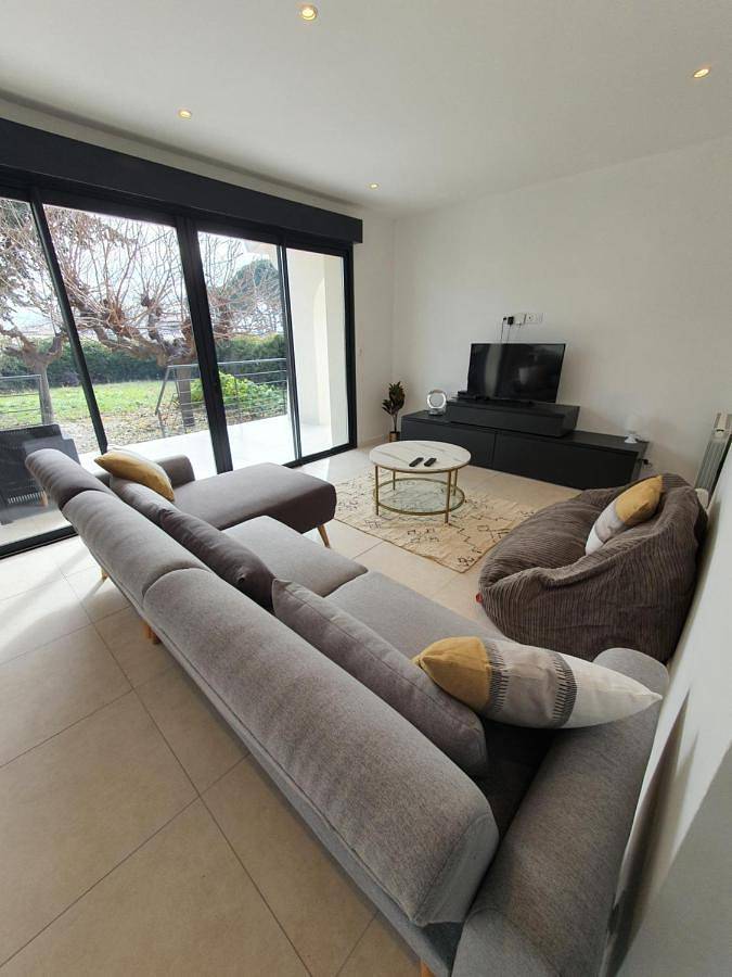 Location de vacances pour 6 personnes, avec jardin à Saint-Félix-de-Lodez