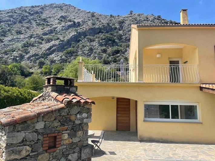 Location de vacances pour 8 personnes, avec piscine et jardin ainsi que vue et terrasse à Omessa - 2