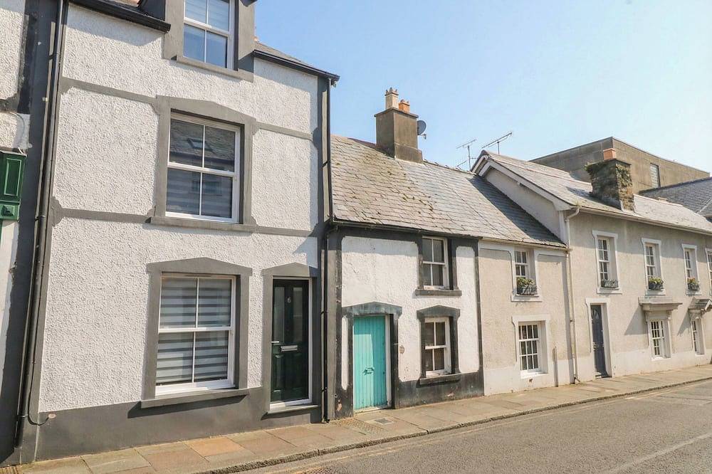 Chandlers Cottage, pet friendly, with a garden in Conwy in Conwy, Conwy e dintorni