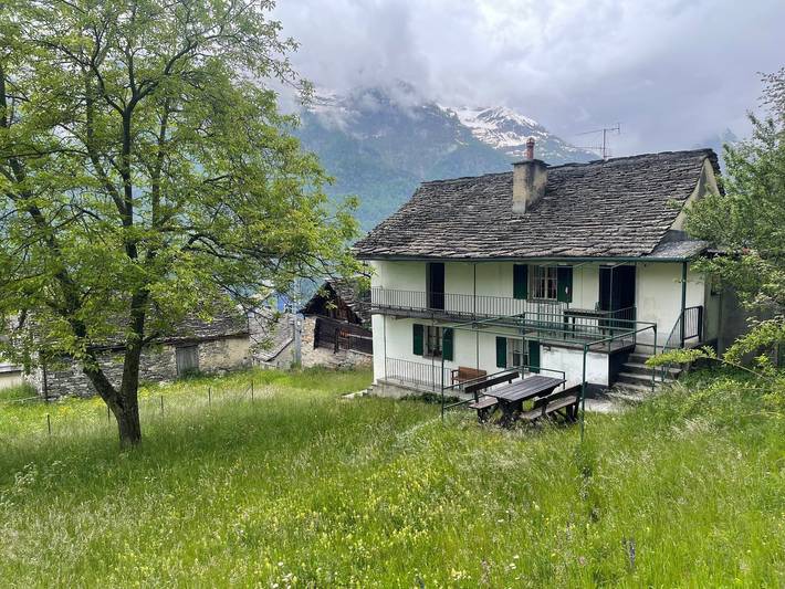 Ganze Wohnung, Apartment "La Casa di Sissy" mit Garten- und Bergblick, Wlan, Garten und Terrasse;Haustierfreundlich in Trasquera, Verbano-Cusio-Ossola