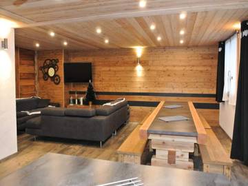 Gîte pour 12 personnes, avec balcon, adapté aux familles dans Office De Tourisme De Bessans