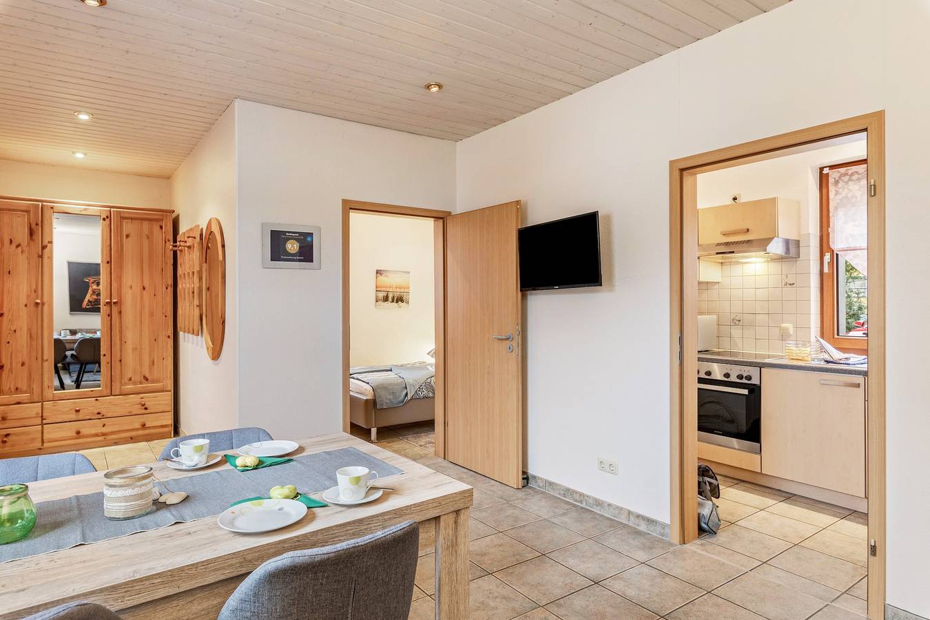 Entire apartment, Vacation apartment 'Severin N° 2' with private terrace and Wi-Fi in Bottrop, Ruhr district