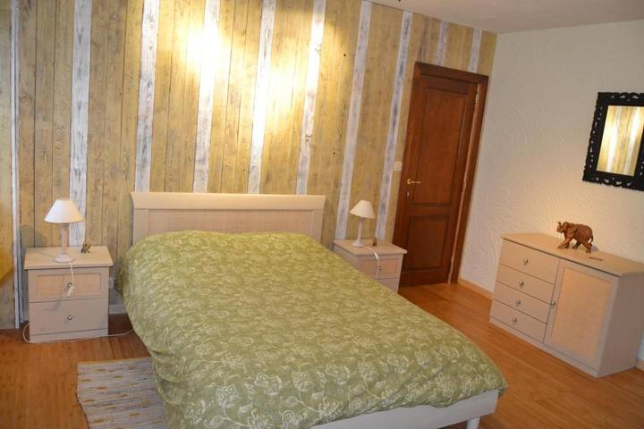 Chambre d’hôte pour 3 personnes, avec Terrasse et Jardin ainsi que Piscine et Vue