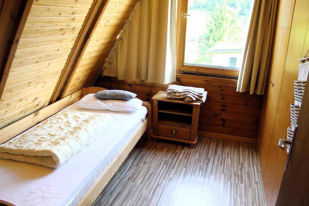 Schönes Ferienhaus im Nurdach-Stil fußläufig vom See in Afritz am See, Villach-Land