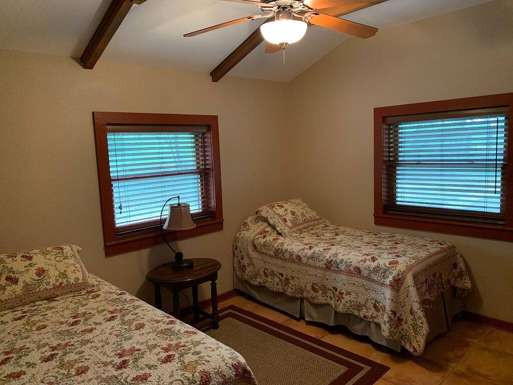 Butterfly Lake House - Arcridgeranchresort.com in Van Zandt County