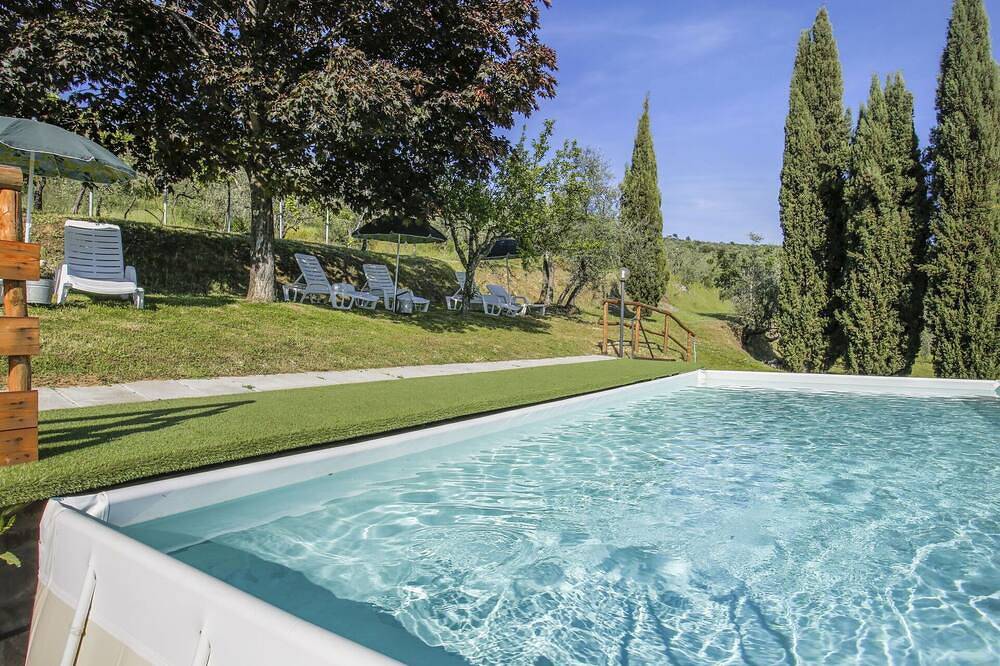 Herrliche Wohnung in einem Ferienhaus für 4 Gäste mit  W-Lan, Pool, Tv und Innenhof in Castelfranco di sopra, Castelfranco Piandiscò (gemeinde)