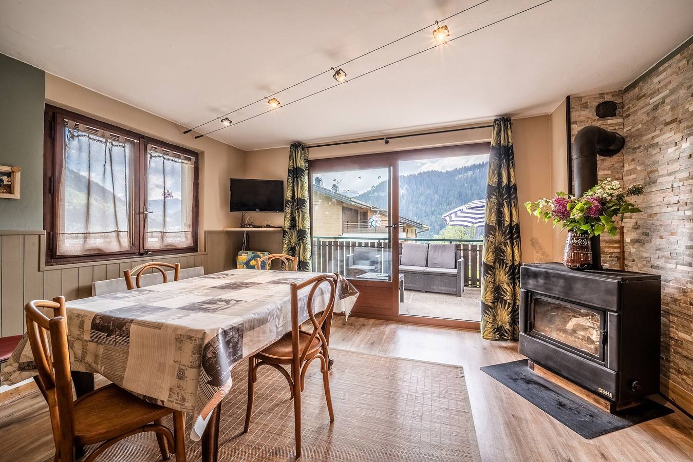Chalet "Perce Neige" con vista montagna e giardino privato in Chatel, Les Portes du Soleil