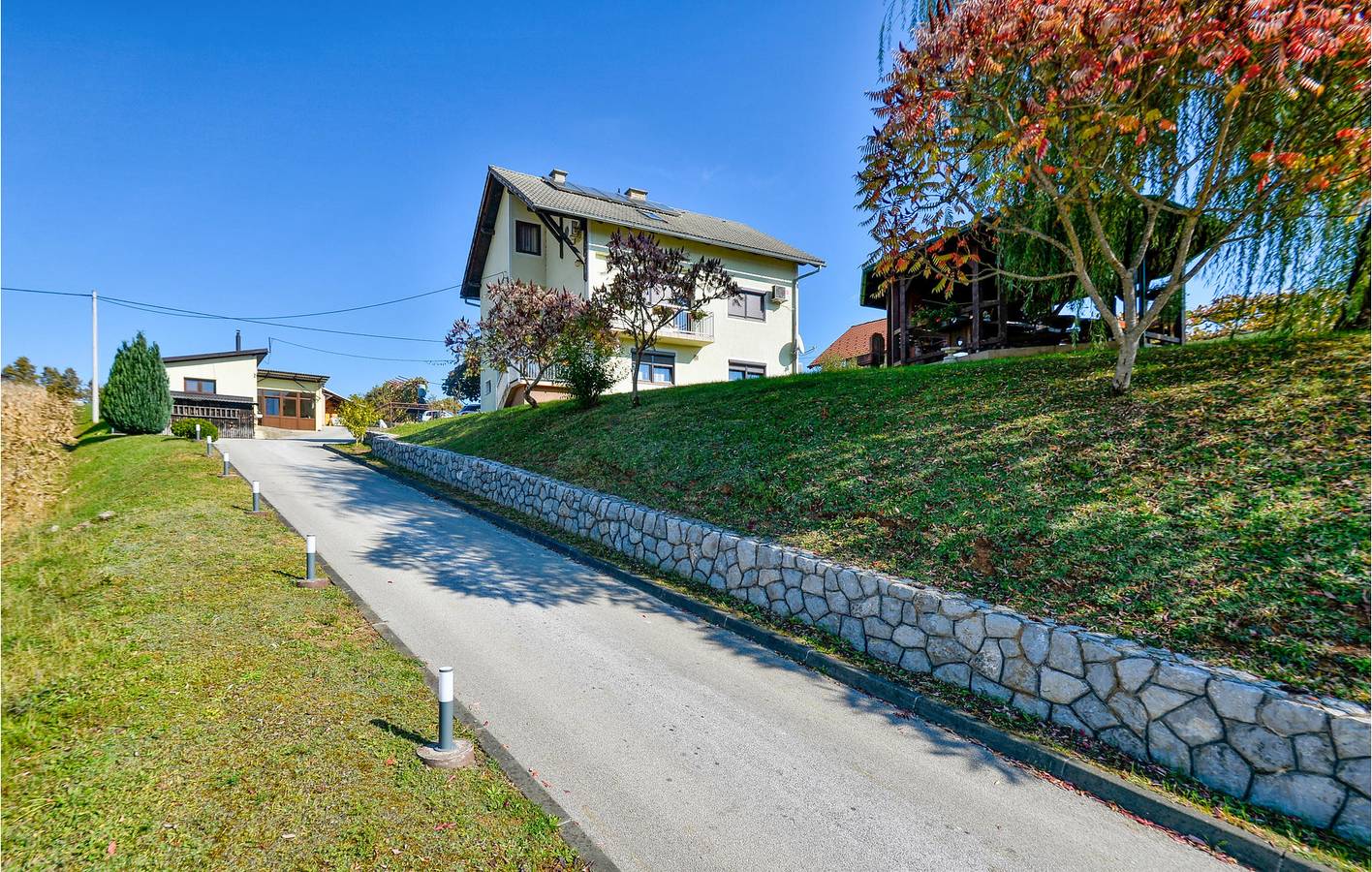 Charmante 240 m² große Ferienwohnung mit Pool, WLAN und Parkplatz in der Nähe des Zentrums von Slunj in Slunj, Karlovac und Umgebung