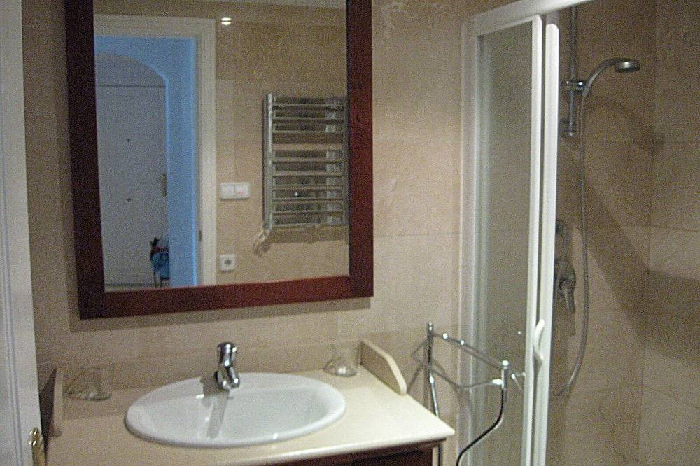 Apartamento entero, Precioso ático cerca de Marbella Los Arqueros Golf in Los Arqueros Golf and Country Club, Benahavís