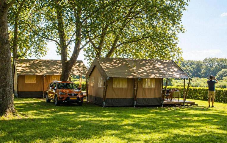 Location de vacances pour 4 personnes, avec vue ainsi que jardin et piscine à Cronat - 2