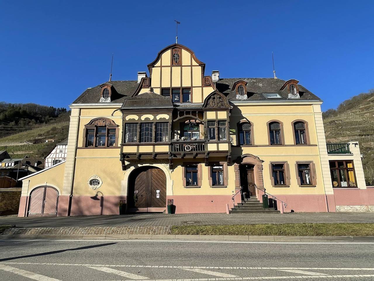 Ganze Ferienwohnung, Ferienwohnung im Alten Wein- und Kulturhof K5 - Ferienwohnung mit Sauna in Burg Eltz, Hatzenport