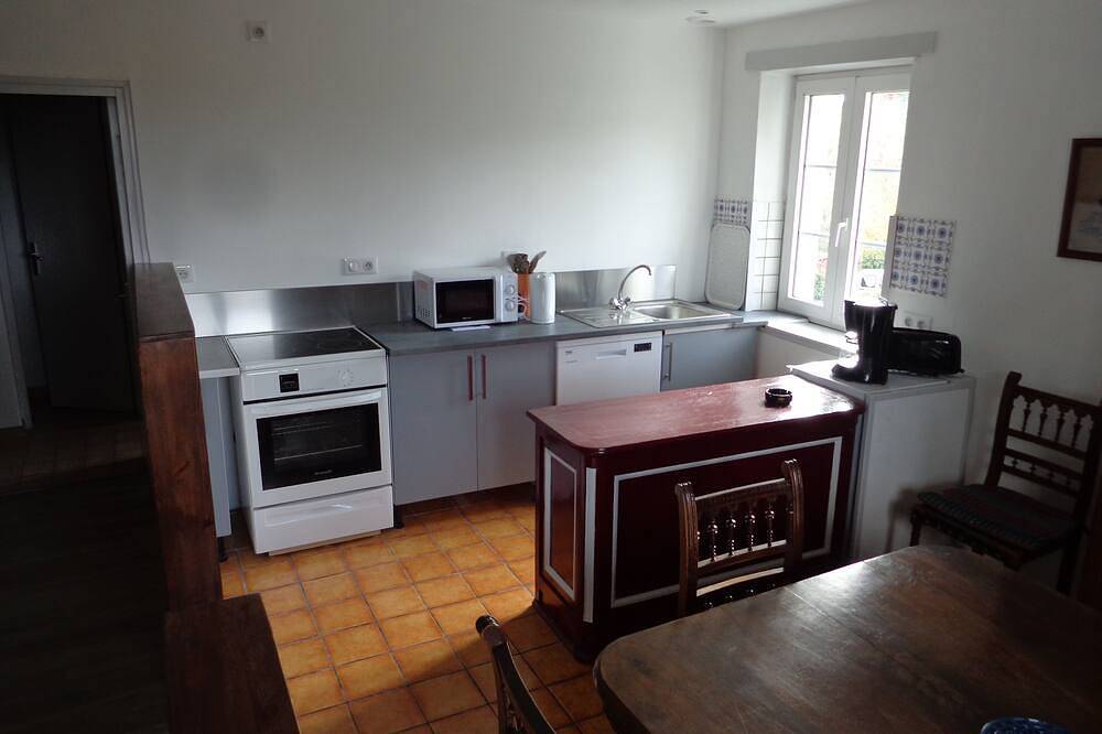 Entire apartment, Large 55m² apartment, separate entrance, parking. in Hasparren, Bayonne region