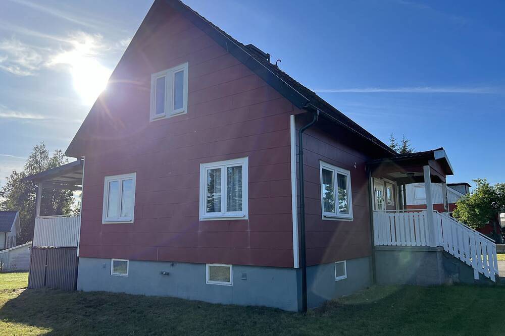 Big house with wifi, sleeps 8. 4 mins from Isaberg skiing, Mtb and golf course. in Nissafors, Isaberg
