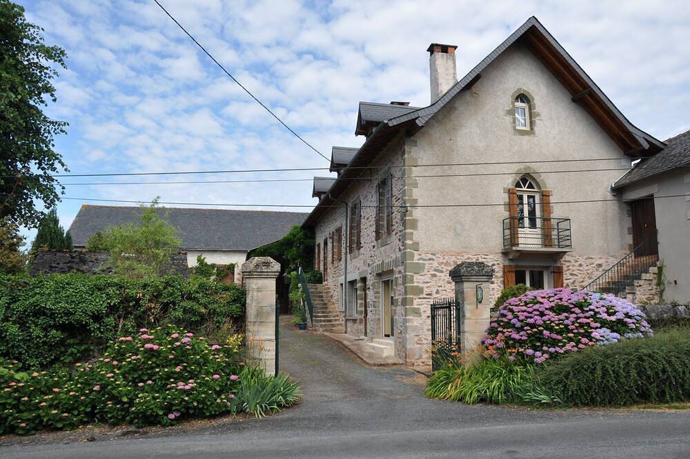Grande maison de campagne à proximité du bourg de Juillac (14 personnes) in Juillac, Région de Brive-la-Gaillarde