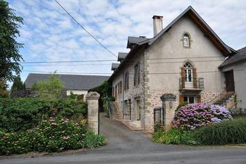Gîte pour 14 personnes, avec jardin et balcon à Juillac