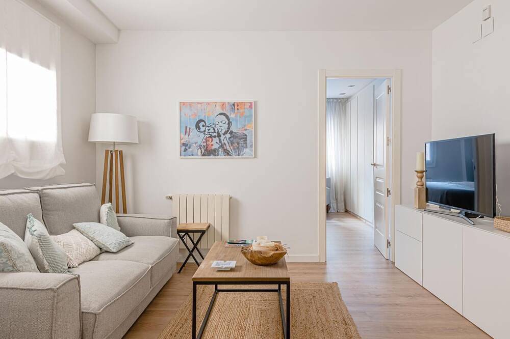 Apartamento entero, Avenida América - Apartamento confortable, junto a la estación in Chamartín (Madrid), Madrid