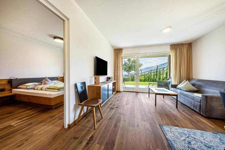 Apartamento de vacaciones para 3 personas, con piscina para niños y piscina además de vistas y jardín - 1