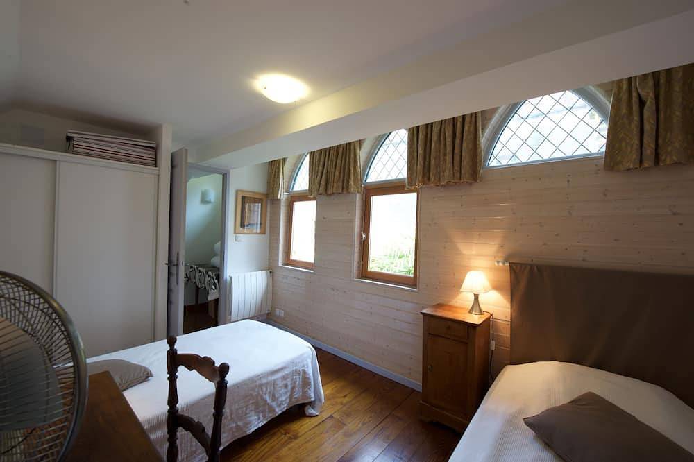 Appartement entier, Appartement en duplex donnant sur une cour in Navarrenx, Béarn