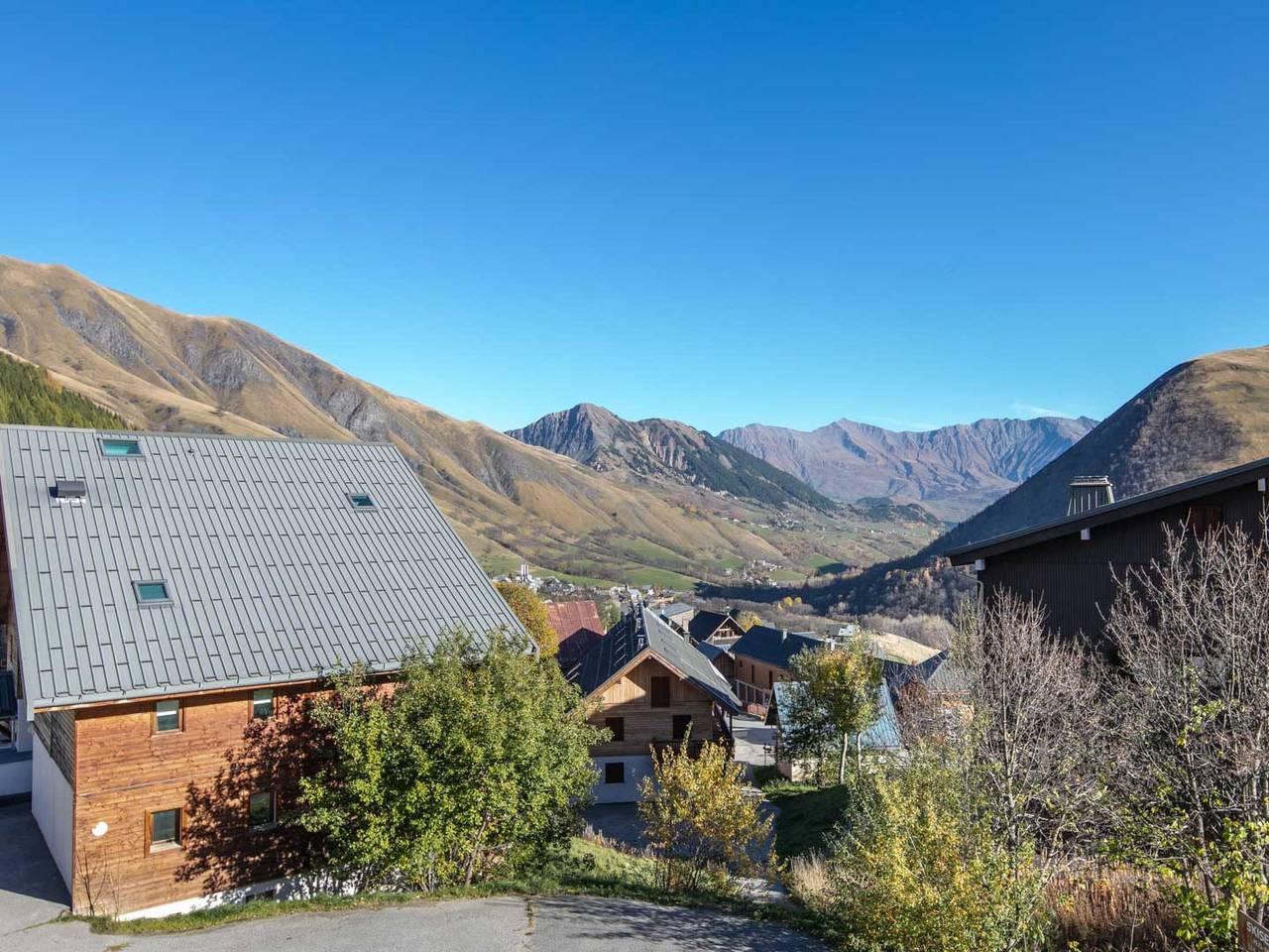 Appartement entier, Appartement avec vue sur la montagne, piscine, balcon et parking à proximité des remontées mécaniques in Saint-Sorlin-d'Arves, Région de Saint-Jean-de-Maurienne