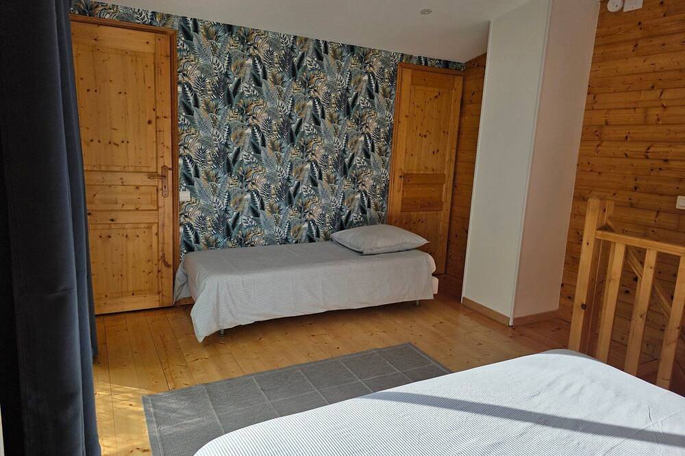 Enjoy a Nordic bath by the pond in Loubeyrat, Regionaler Naturpark Volcans d'Auvergne