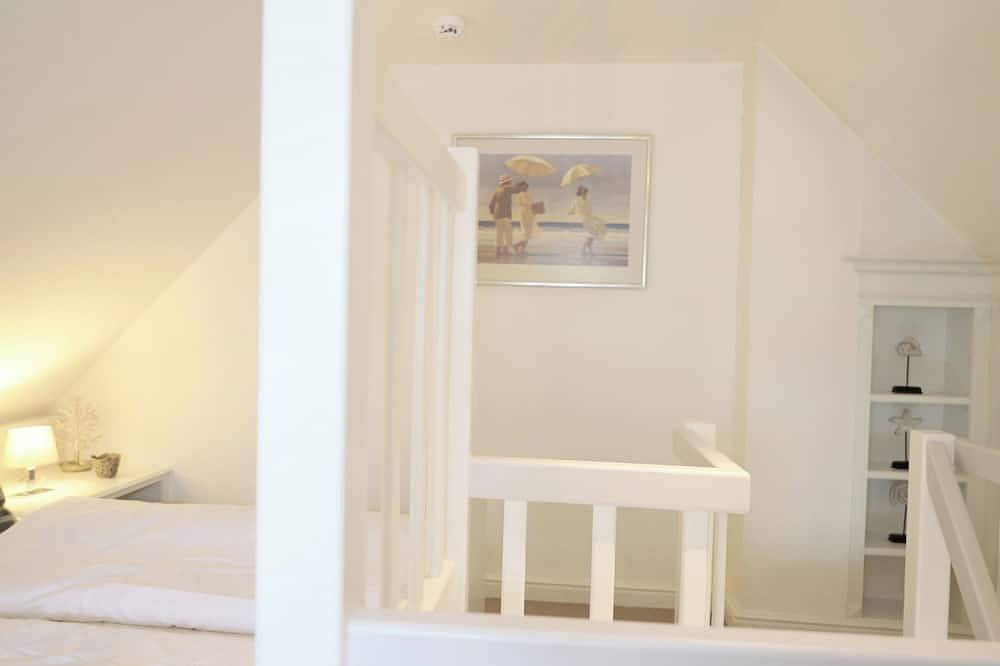 Ganze Wohnung, Lichtdurchflutete 2-Ebenen-Wohnung in Morsum mit West-Balkon und Stellplatz. in Sylt-Ost, Sylt (Gemeinde)