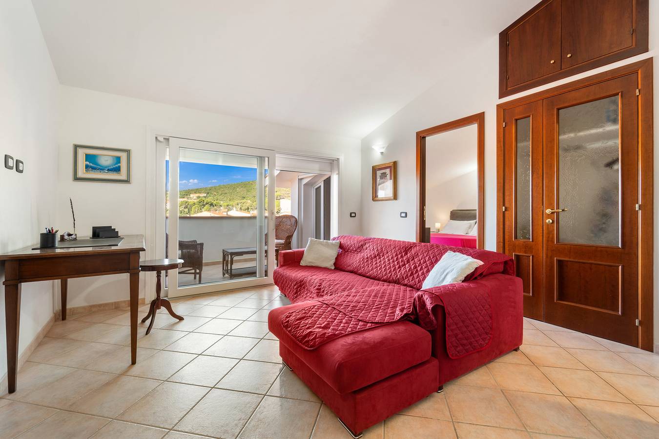 Apartamento entero, Apartamento 'Casa del Alcalde' con vistas a la montaña, terraza privada y aire acondicionado in Igrèsias/Iglesias, Iglesias