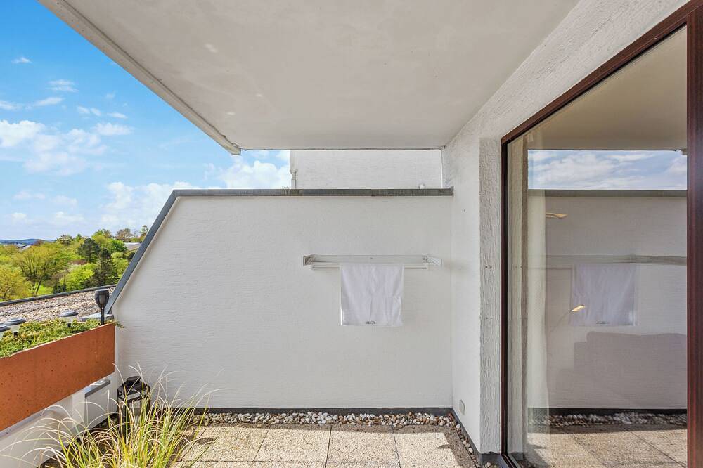 Flexi Home - Balcony | Lake View | High-Speed Wifi, foto 13