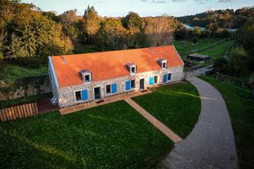 Gîte pour 10 personnes, avec terrasse et jardin à Tardinghen