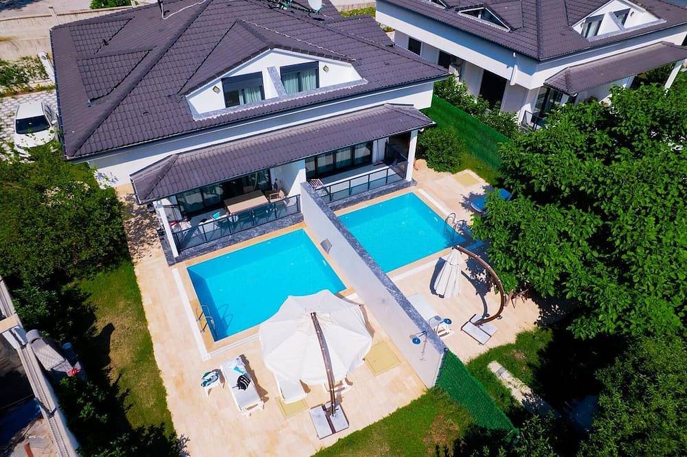 Fantastic 3-bedroom villa with Ac in sunny Antalya in Kemer, Provincia de Antalya