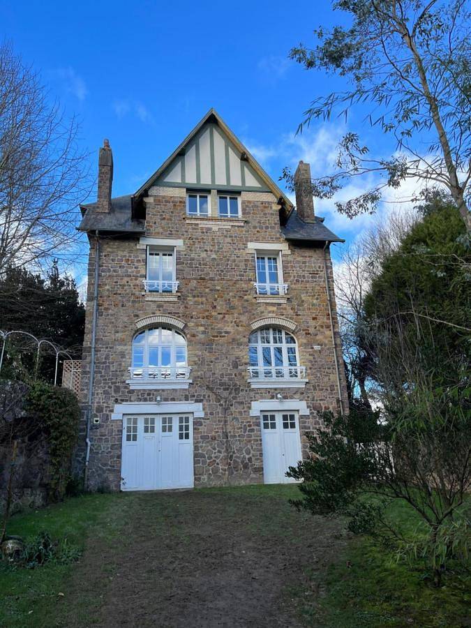 Six-Bedroom House in Clécy, Région de Caen