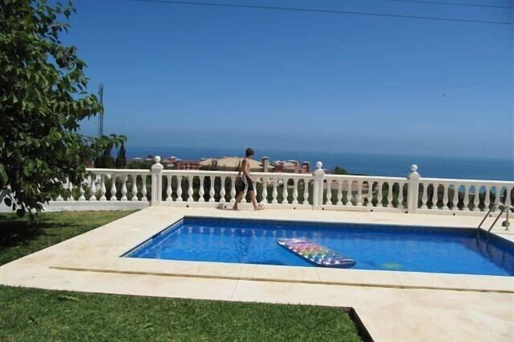 Benalmadena Villa Apartment,close to beach, nice private pool Internet/Wifi in La Capellania, Benalmádena