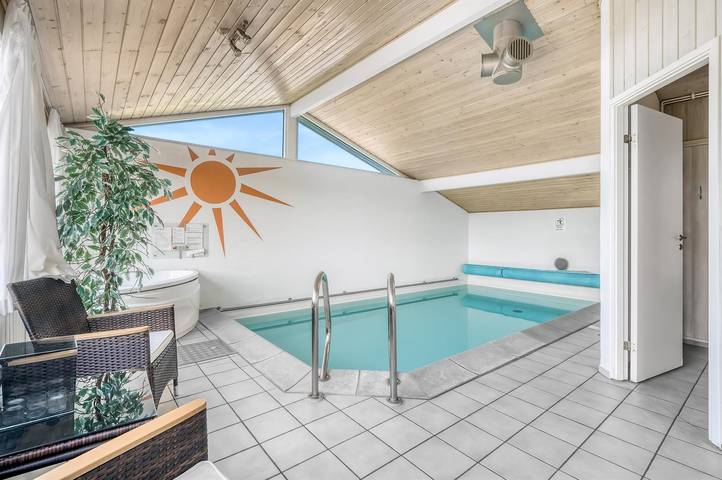 Ferienhaus für 8 Personen, mit Whirlpool und Terrasse sowie Sauna in Skallerup Klit - 2