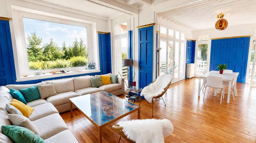 Villa pour 10 personnes, avec Balcon et Terrasse ainsi que Jardin et Vue