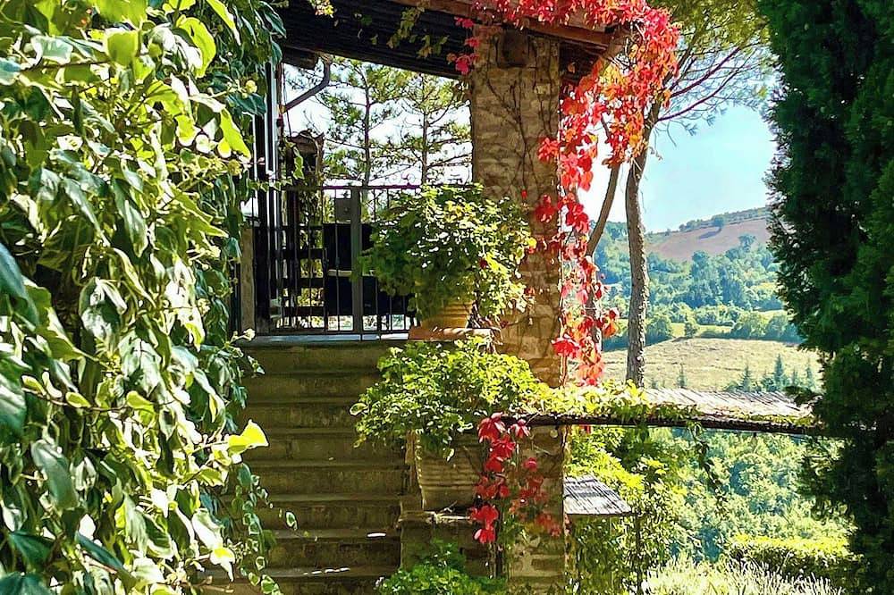 Ganze Wohnung, FeWo mit Terrasse und Blick ins Grüne in Gubbio, Umbrien