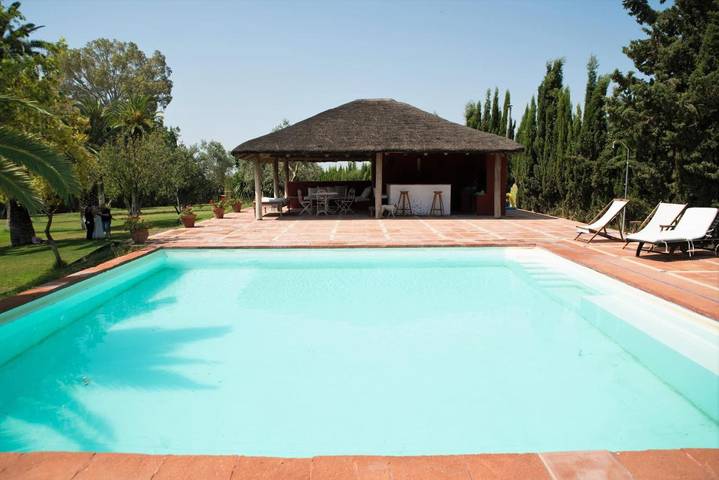 Casa de huéspuedes para 2 personas, con Terraza además de Jardín y Piscina en Utrera
