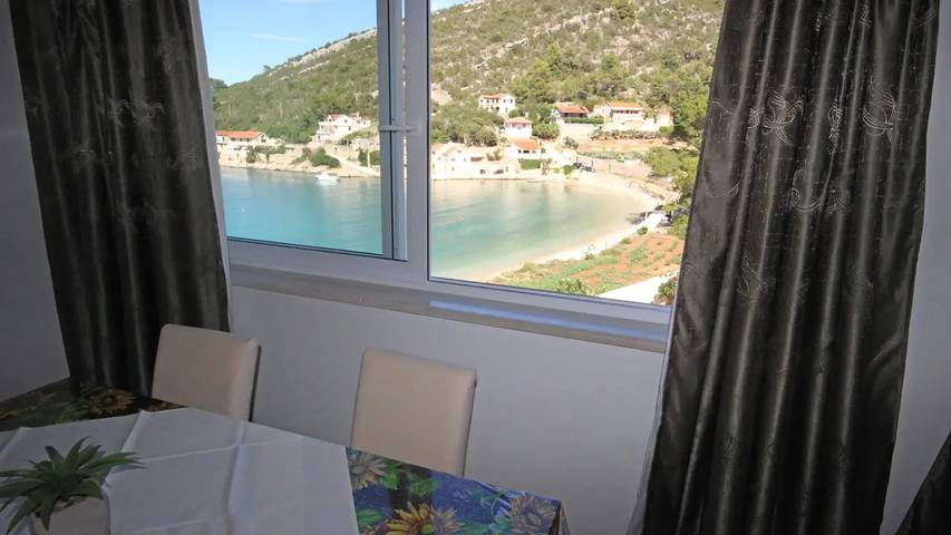 Gîte pour 6 personnes, avec terrasse à Jelsa - 3