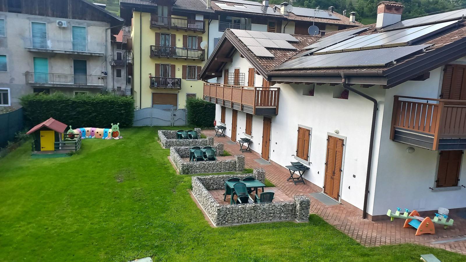 Appartamento intero, Appartamento vacanze per 4 persone con terrazza in Tiarno di Sopra, Ledro