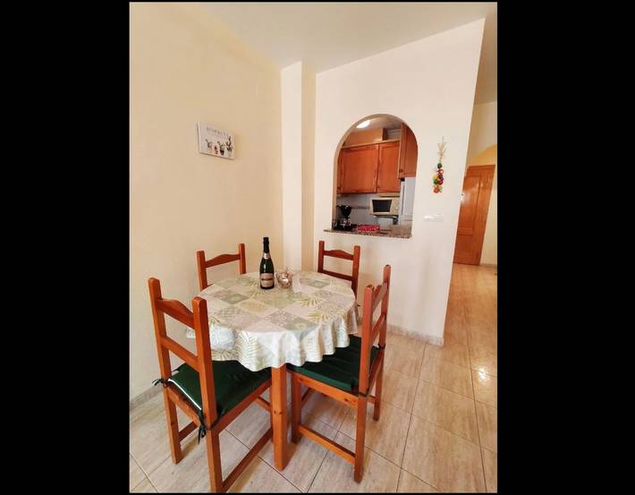 Geheel appartement, Appartement 'Mooi Appartement met Gedeeld Zwembad' met gedeeld zwembad, wifi en airco in Torrevieja Centre, Torrevieja
