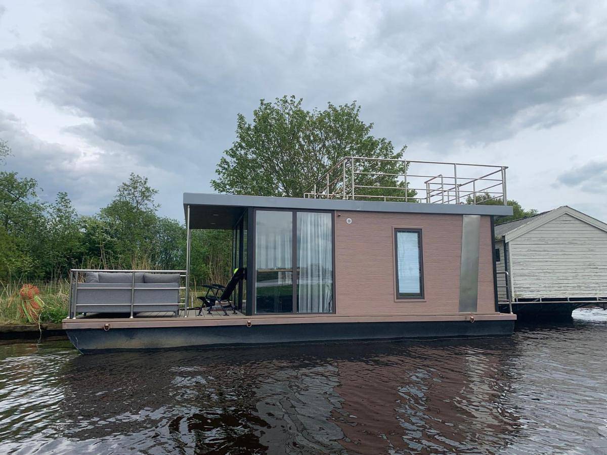 Houseboot solcamastraat 24 c in Nationalpark De Alde Feanen
