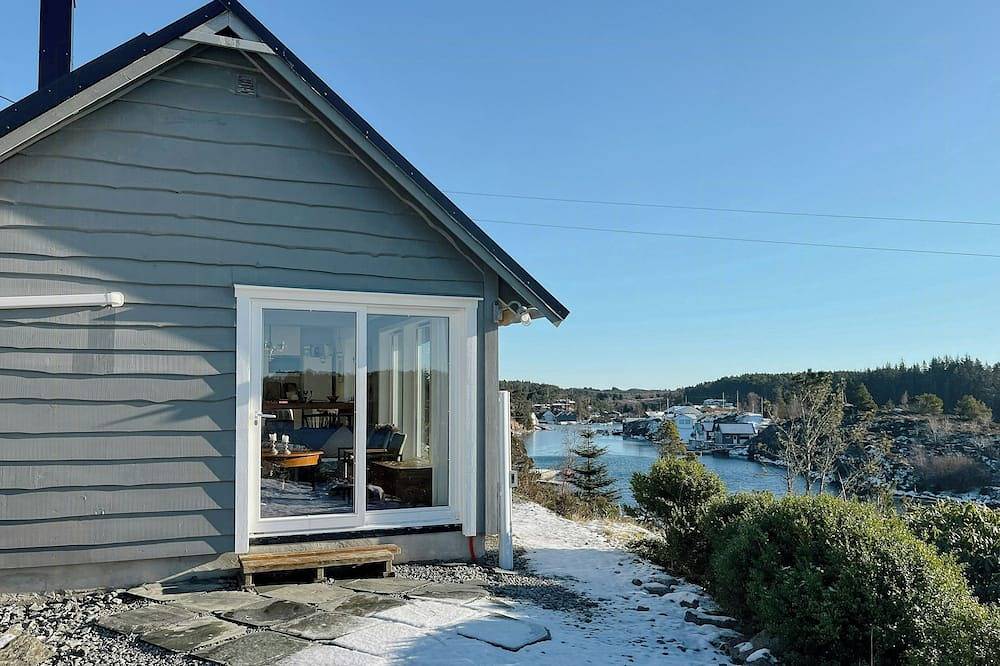 Hütte am Meer mit Blick auf die Schären in Radøy in Austrheim