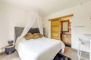 Chambre d’hôte pour 2 personnes, avec jardin dans Blésignac