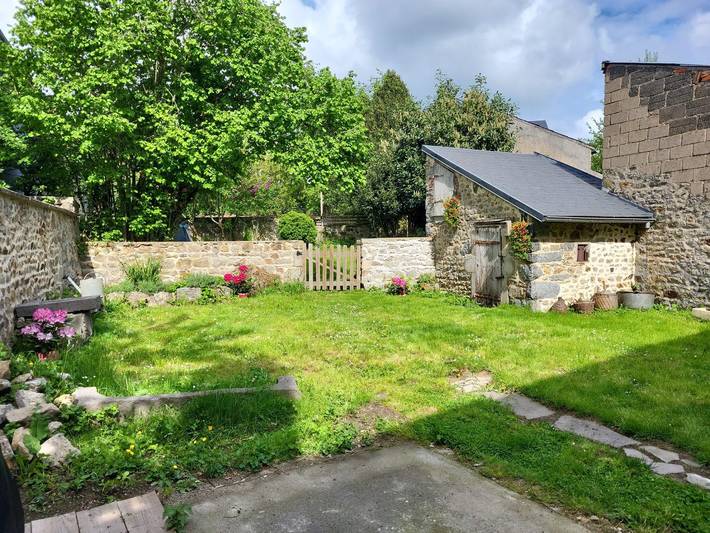Gîte pour 8 personnes, avec jardin ainsi que piscine et terrasse