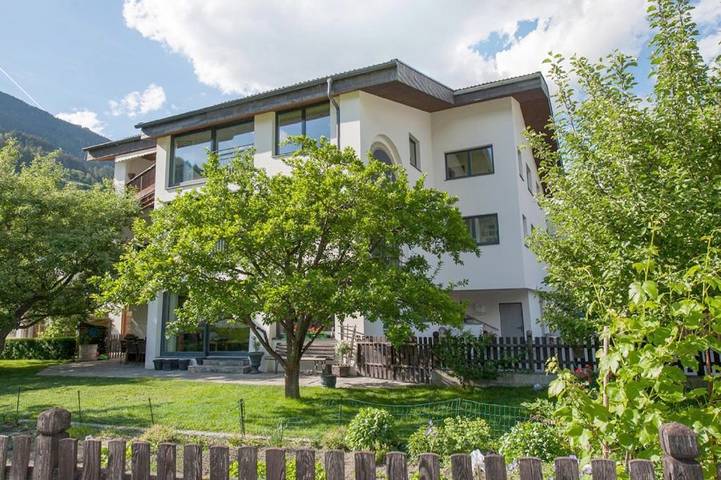 Ferienwohnung für 14 Personen, mit Balkon und Ausblick in Prutz