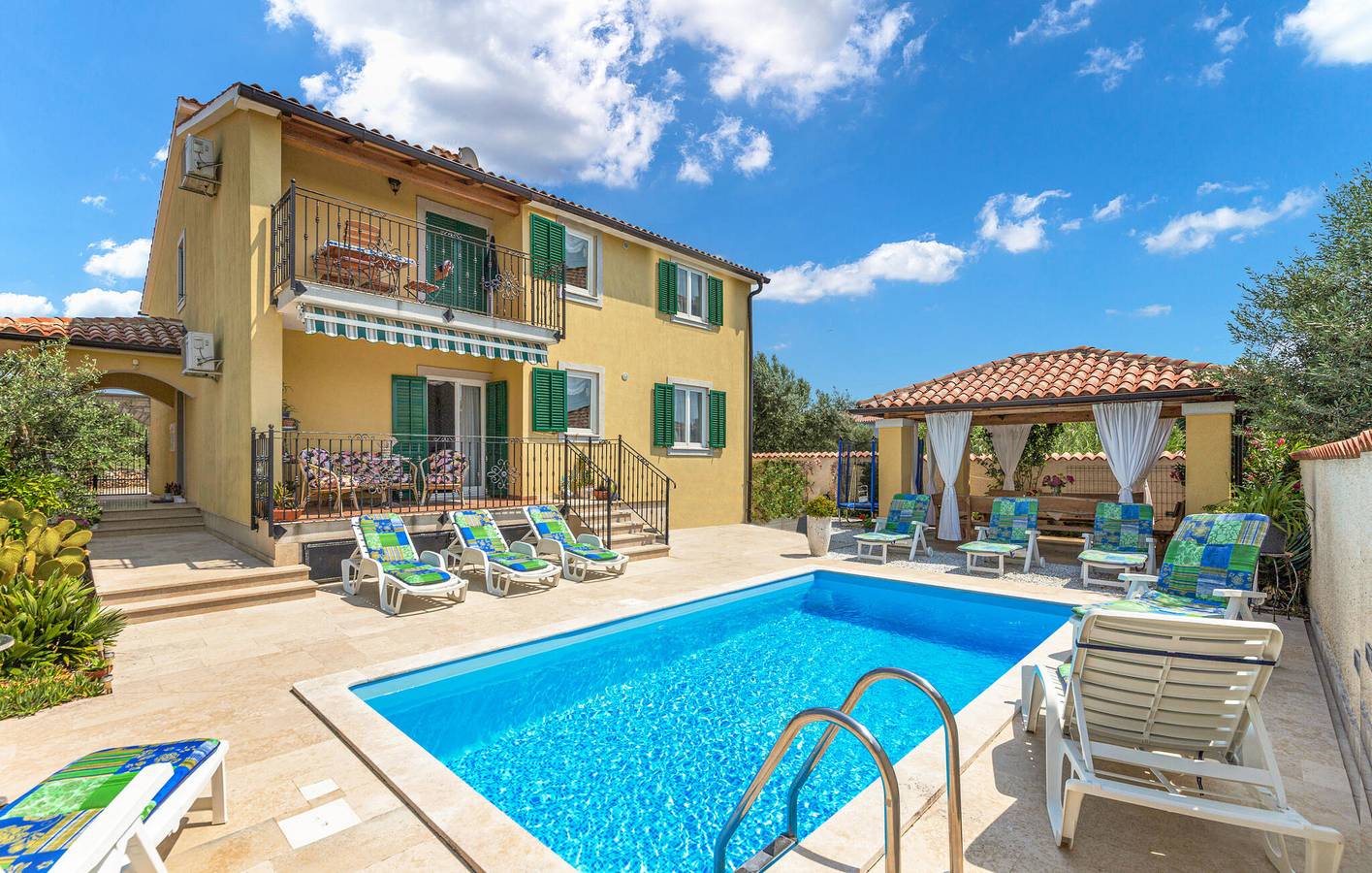 Appartamento intero, Appartamento vacanze per 4 persone con terrazza in Dignano (Grad), Costa meridionale dell´Istria