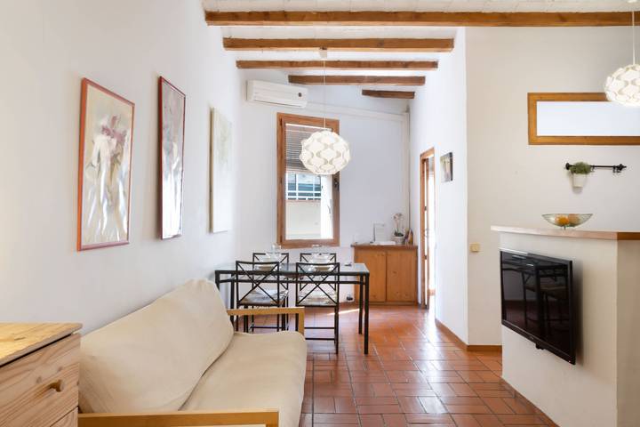 Ganze Wohnung, Ferienwohnung für 4 Personen mit Garten in Barcelona Zentrum, Barcelona