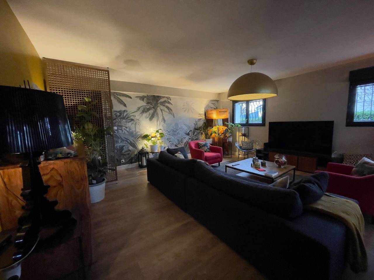 Chambre D'hôtes Confortable Dans Un Cadre Contemporain in Saint-Laurent-de-Mure, Rhône