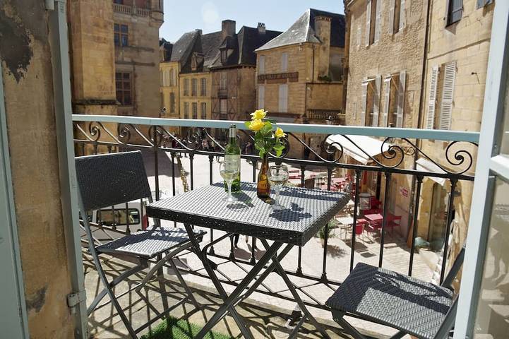 Gîte pour 2 personnes, avec balcon dans Office De Tourisme De Sarlat Perigord Noir