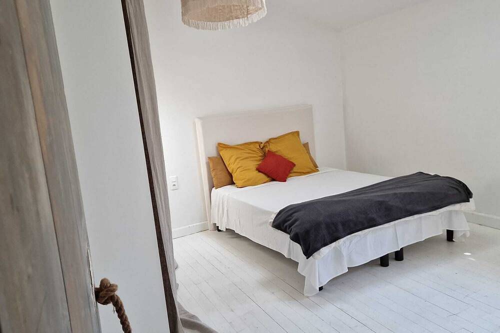 Charming village house in Provence with courtyard in Châteauneuf-de-Gadagne, Vaucluse